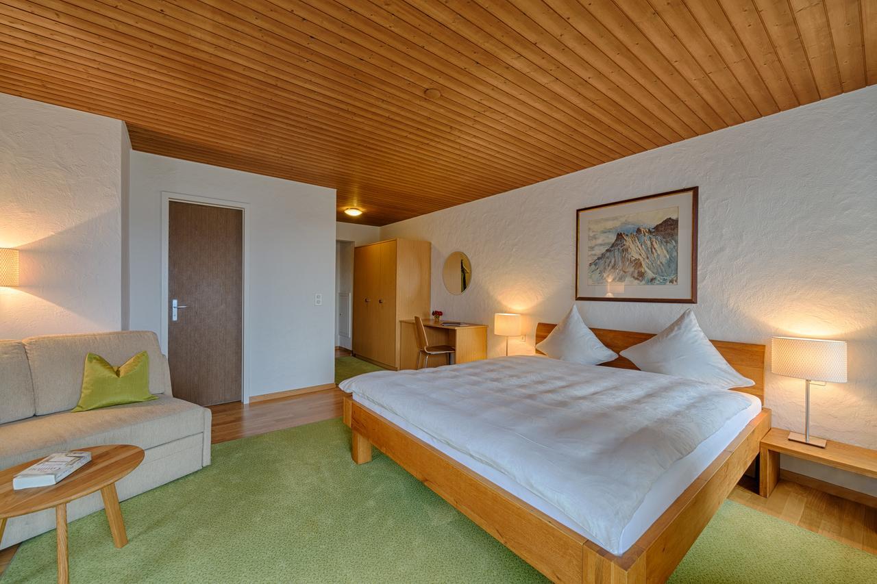 Neuhaus Golf- & Strandhotel Unterseen Kamer foto